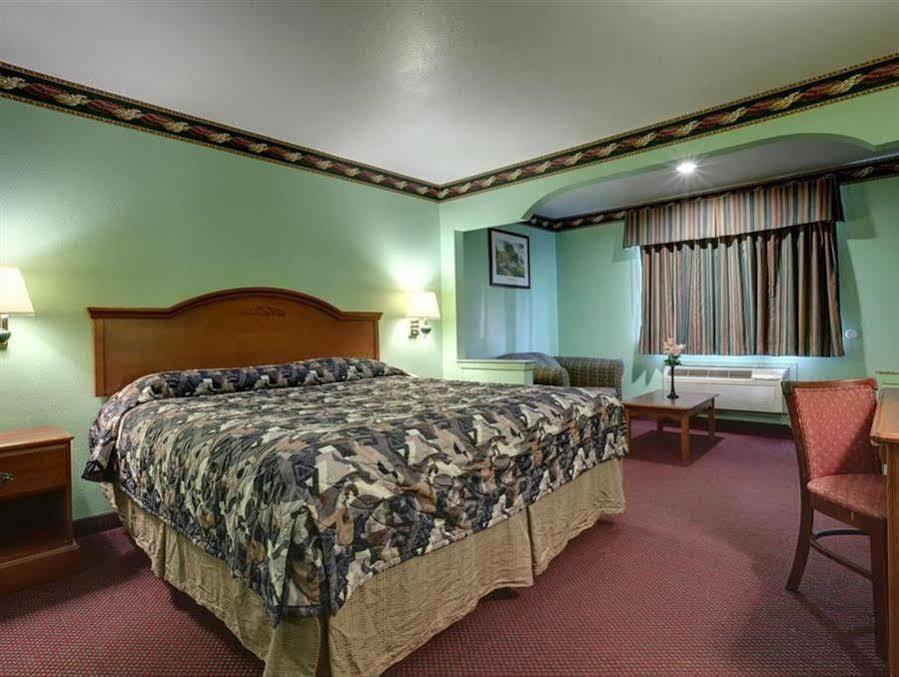 America'S Best Value Inn & Suites - Rosenberg/Houston Экстерьер фото