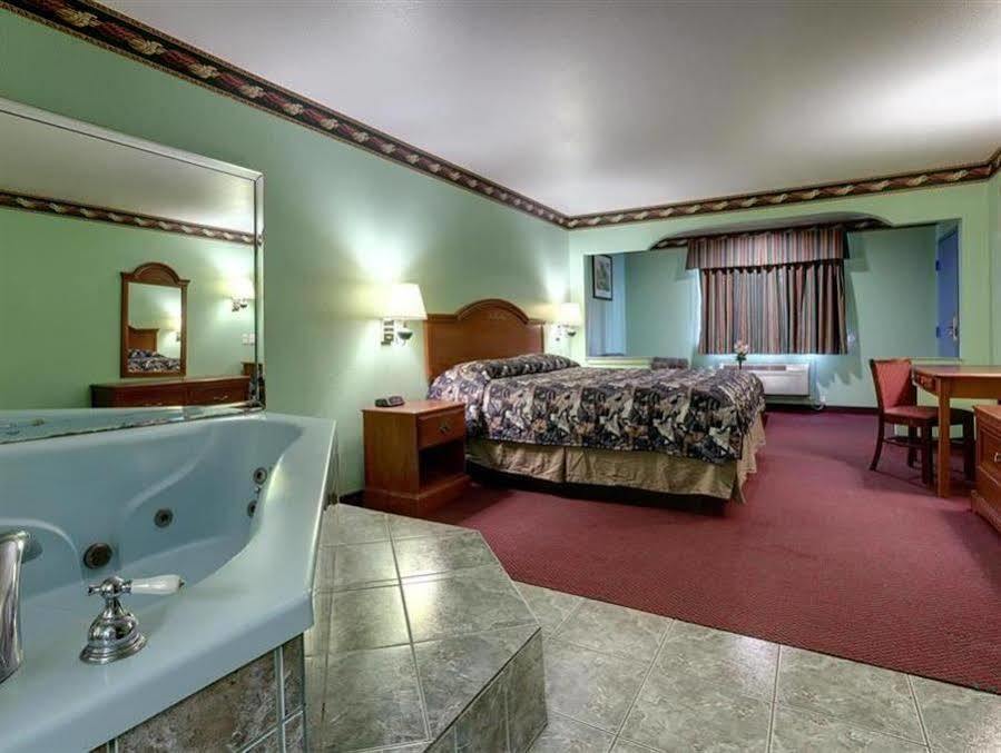 America'S Best Value Inn & Suites - Rosenberg/Houston Экстерьер фото